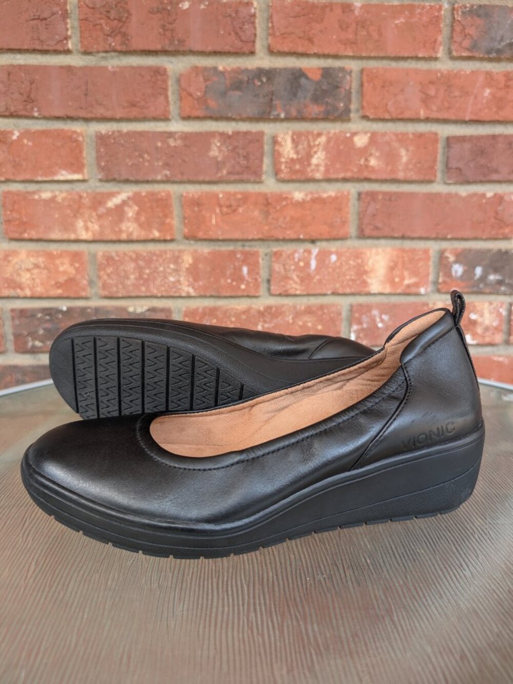 Women's Vionic Josey Black Leather Slip On Shoes Size 7.5